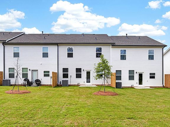 3rd image of 5044 Highwood Dr