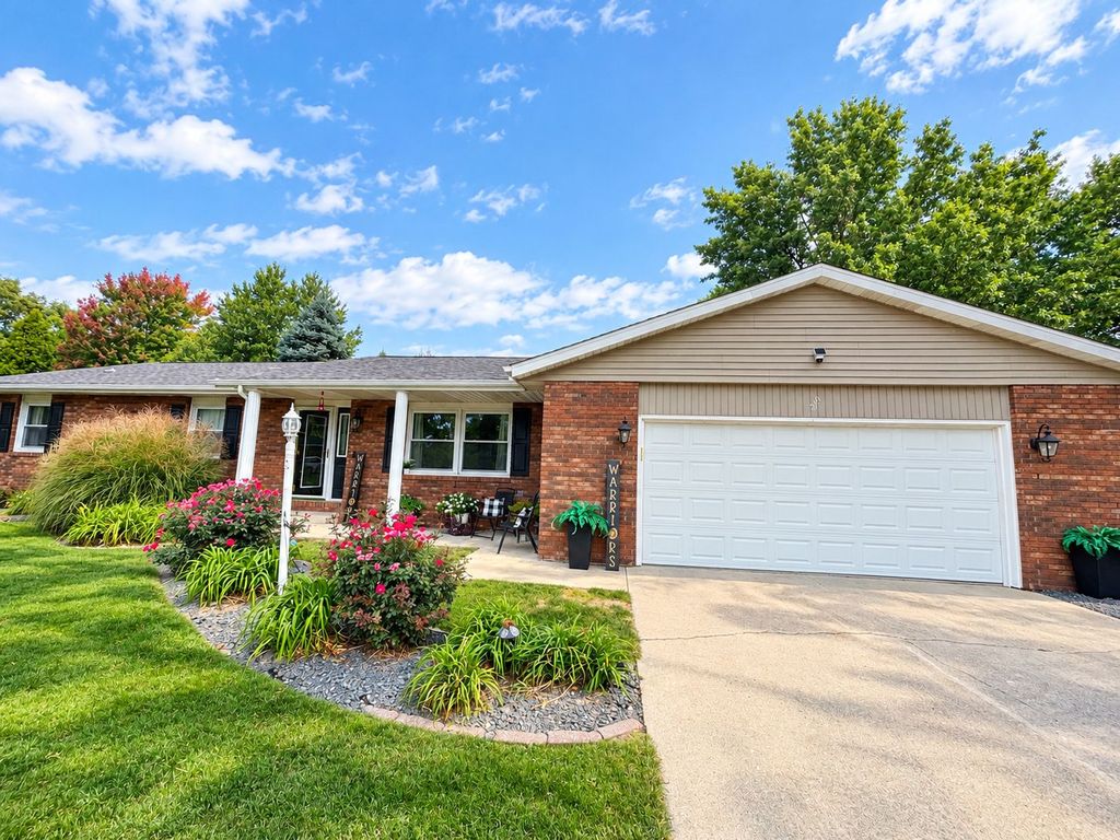 210 Fairlane Dr - Property Image