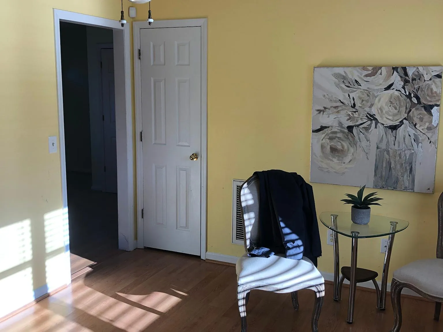 205 Shelby Ct — Photo 2