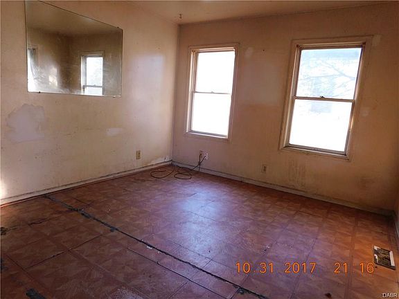 4th image of 1628 Russet Ave