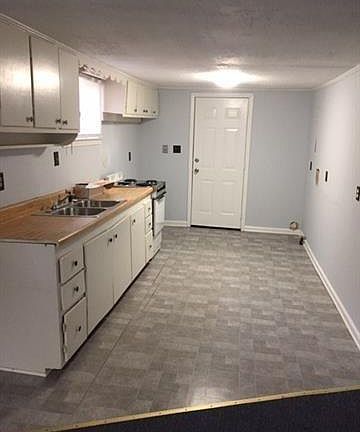 5th image of 1005 S Church St