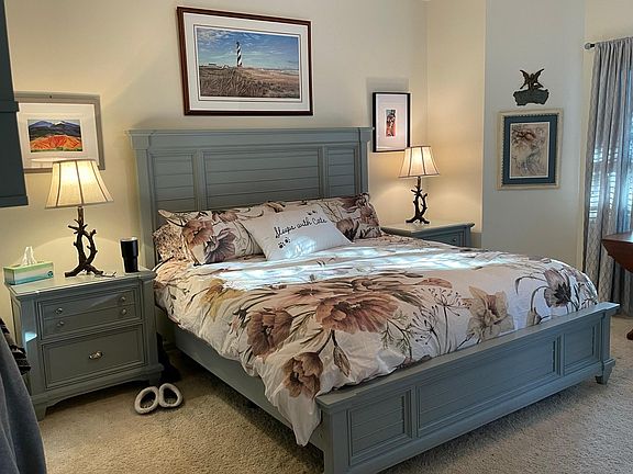 Master BR, king bed with adjustable mattress