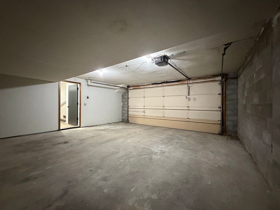 2nd image of 10325 Ohio Plz