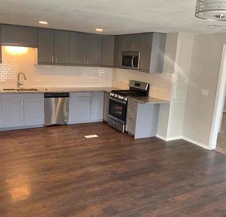 4th image of 7716 Englewood Ave