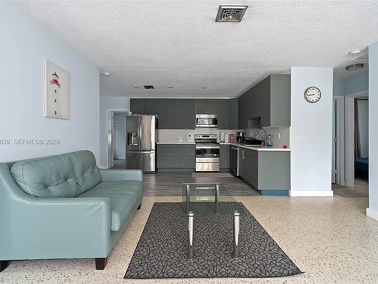 644 SW 7th Ct — Photo 7