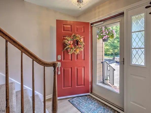129 Sunrise Dr, Long Hill Twp., NJ 07933