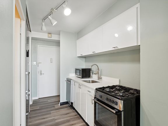 2nd image of 604-36 S Washington Sq #1113