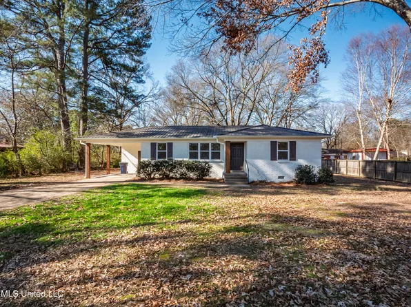 201 College St, Batesville, MS 38606