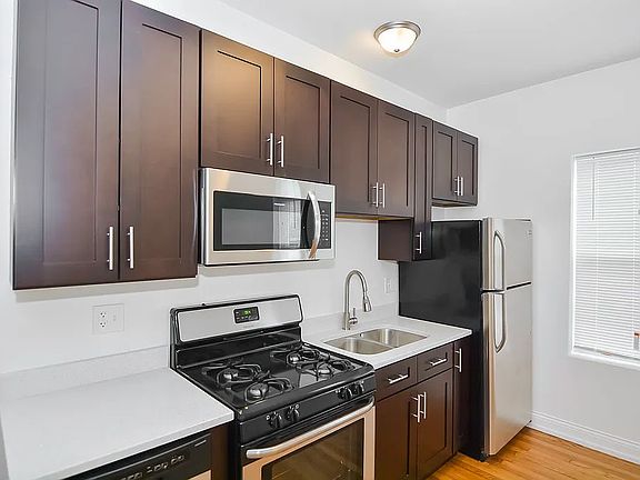 3rd image of 4907 W Cuyler Ave #3