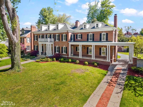 512 Washington Rd, Grosse Pointe, MI 48230