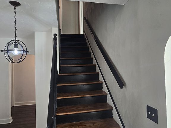 3rd image of 2830 Hollister Ave