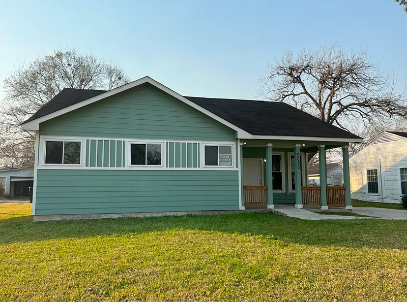 3 bed, 2.0 bath, 1347 sqft, $1,995 — Photo 2