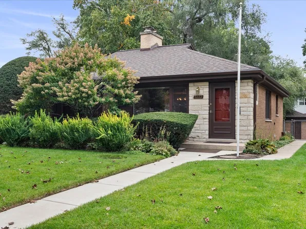 5233 Suffield Ct, Skokie, IL 60077