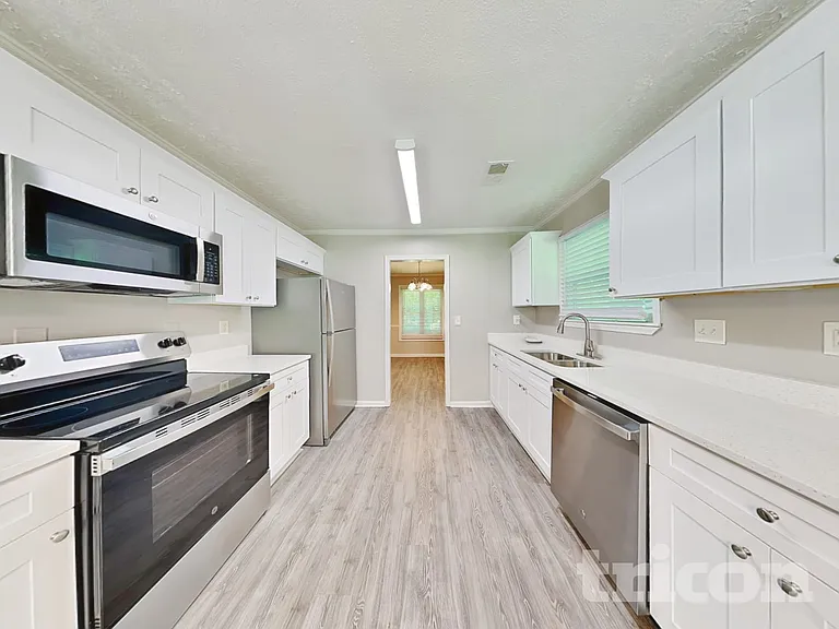515 Westbridge Dr — Photo 8