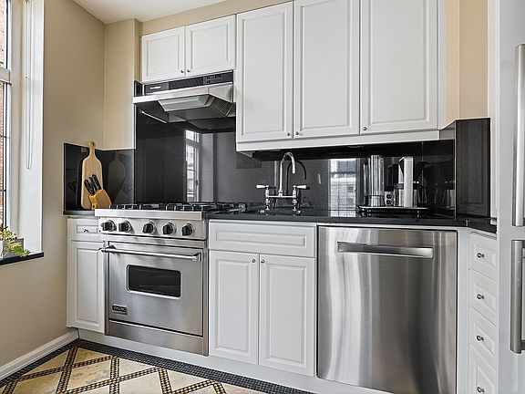 5th image of 465 W 23rd St APT 15B