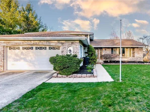 16940 N Meadows Cir, Strongsville, OH 44136