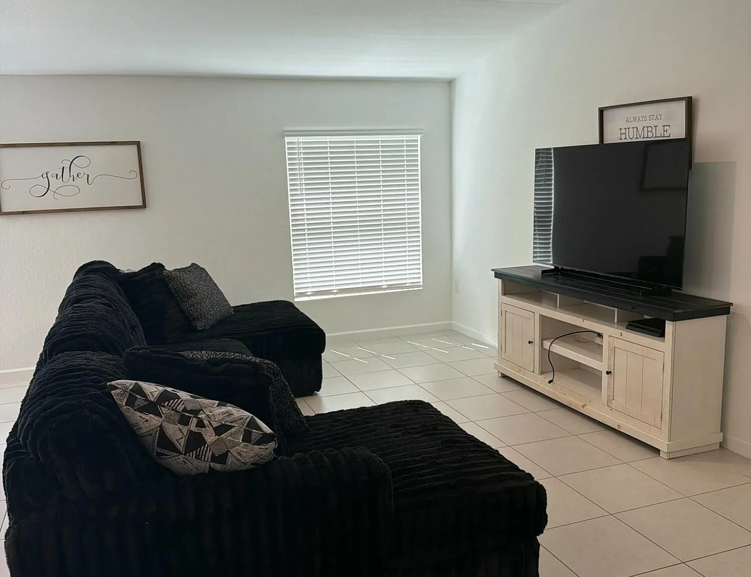 4 bed, 2.0 bath, 2276 sqft, $2,395 — Photo 3