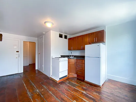 Rented by City Connections Realty | media 15