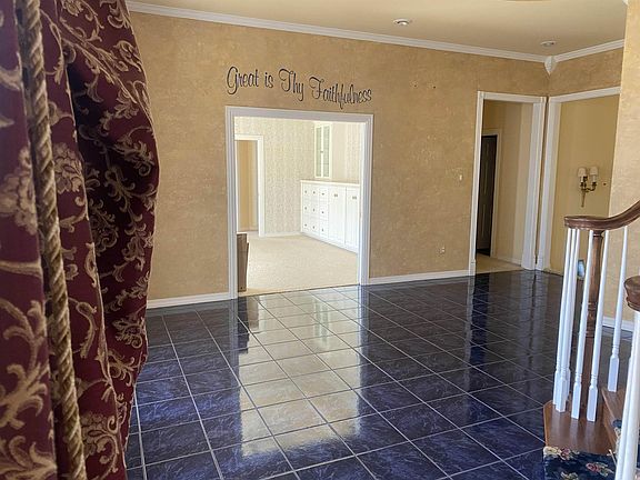 4th image of 104 Waters Ct