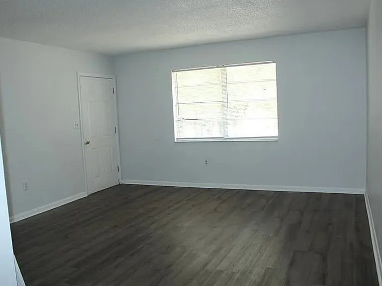 1132 Gilmore Ave #1132 — Photo 5