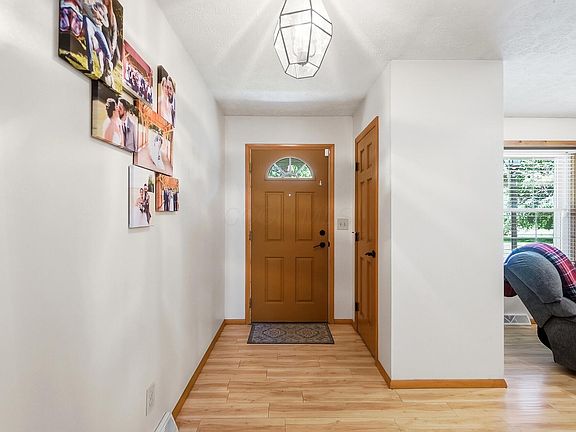 3rd image of 553 Hillgail Cir SW
