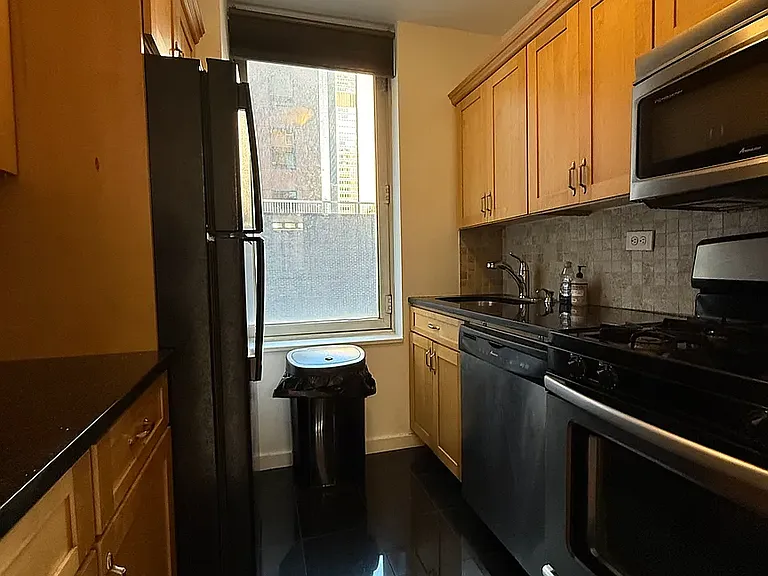 145 E 48th St #8G — Photo 8