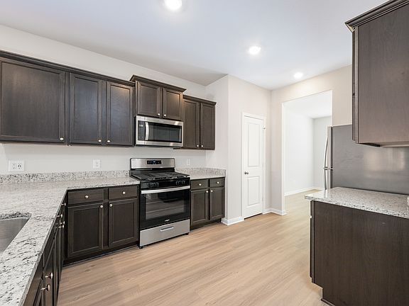 3rd image of 15450 Maple Terrace Dr