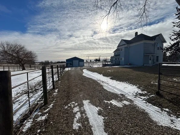 702 E Harrison St, Toledo, IA 52342