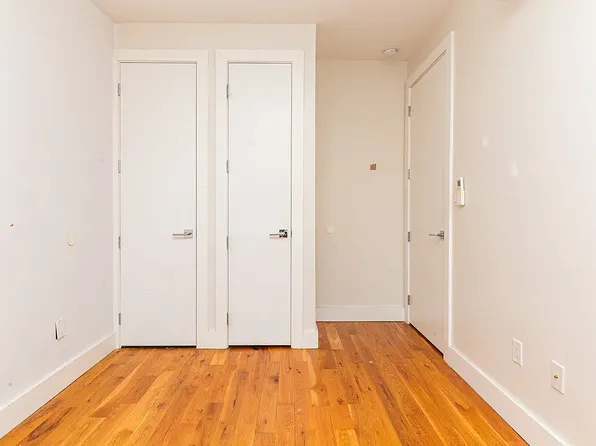 1004 Gates Avenue image 5 of 6