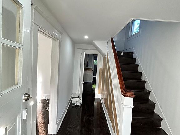 3rd image of 37 Clarence St