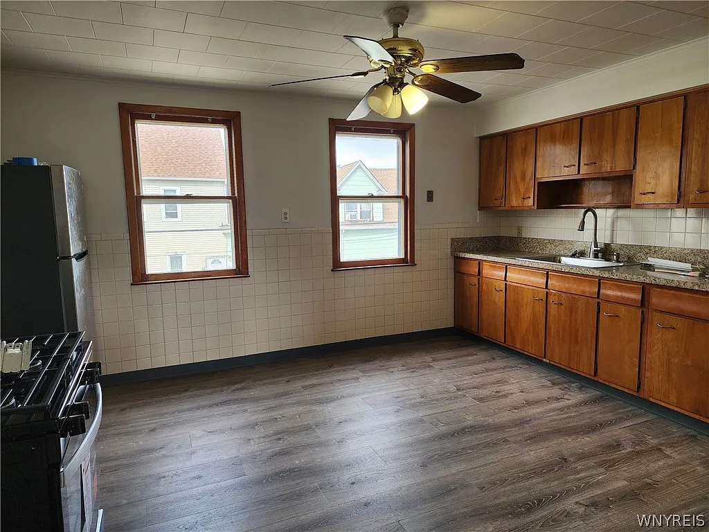 2 bed, 1.0 bath, 3426 sqft, $1,200 — Photo 4