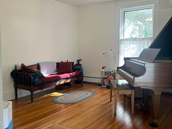 4 Entry room