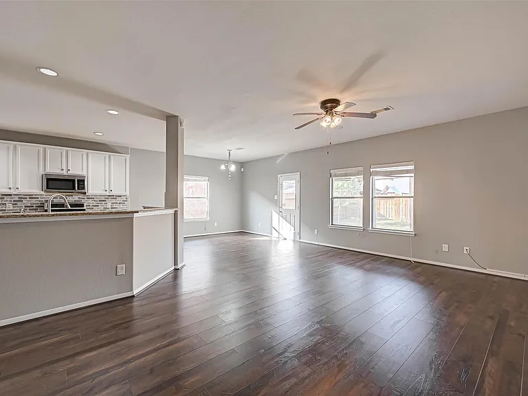 502 Mornington Ln — Photo 7