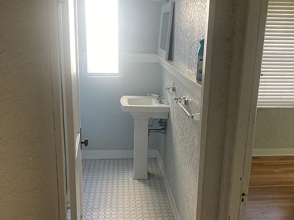2nd image of 416 Cornell Dr SE