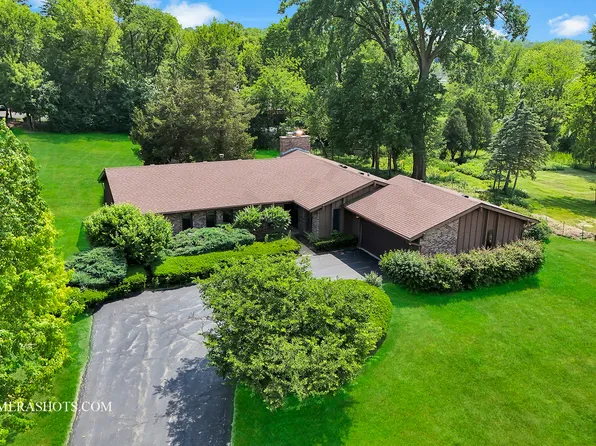 165 Harbor Dr, Barrington, IL 60010