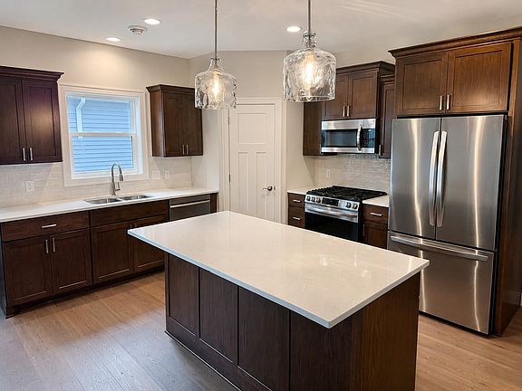 2nd image of 7362 Kahl Cir NE