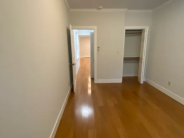 34-27 Crescent St #2 — Photo 24