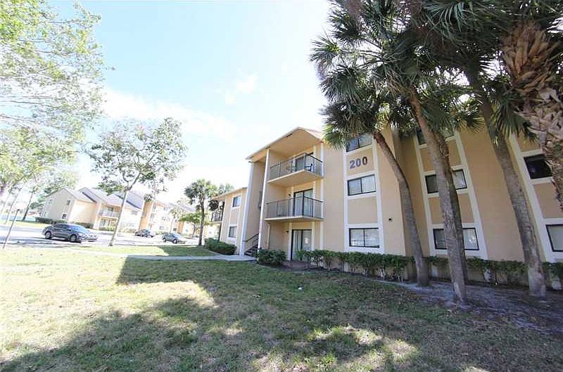 1st image of 200 Palm Cir W APT 201