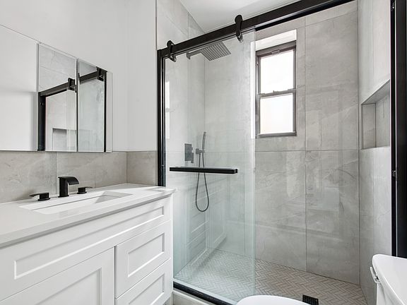 4th image of 408 New York Ave #1