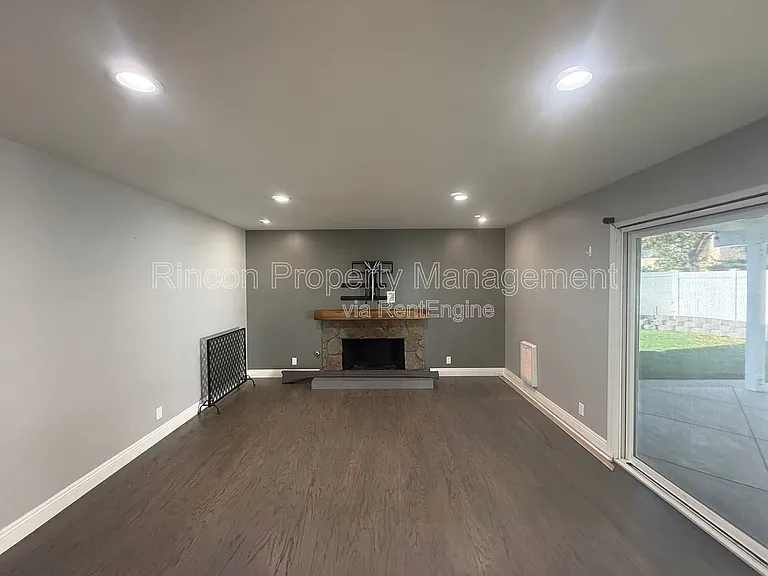 911 Rawhide Pl — Photo 3