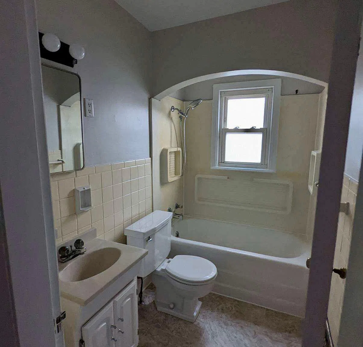 2 bed, 728 sqft, $1,350 — Photo 3