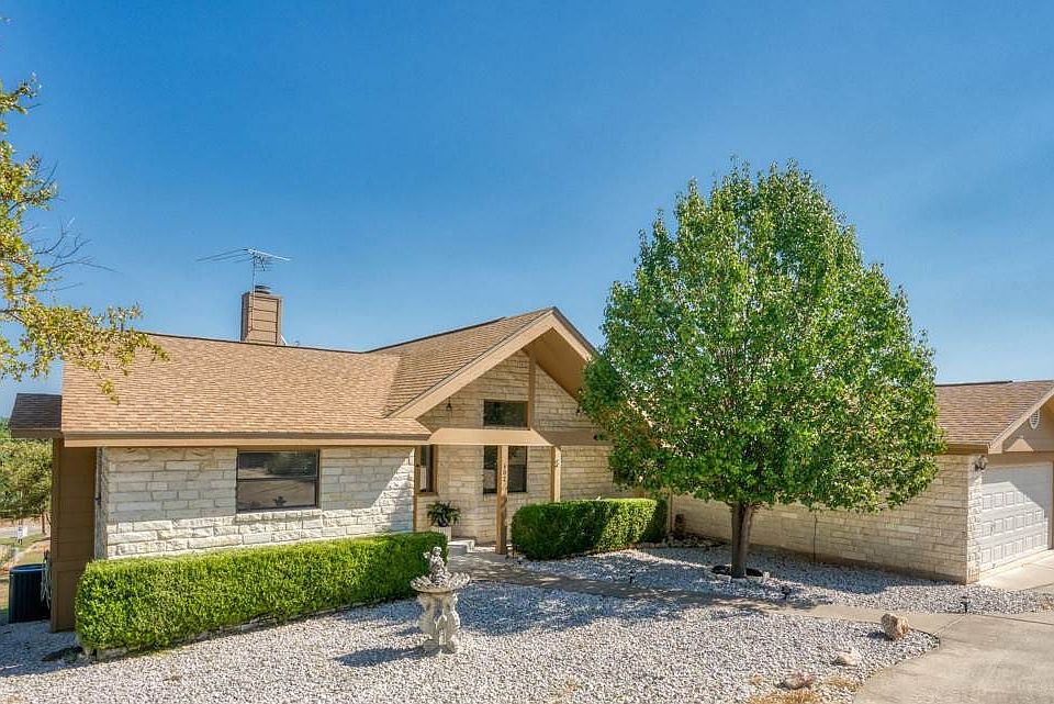 1st image of 302 Hillview Dr