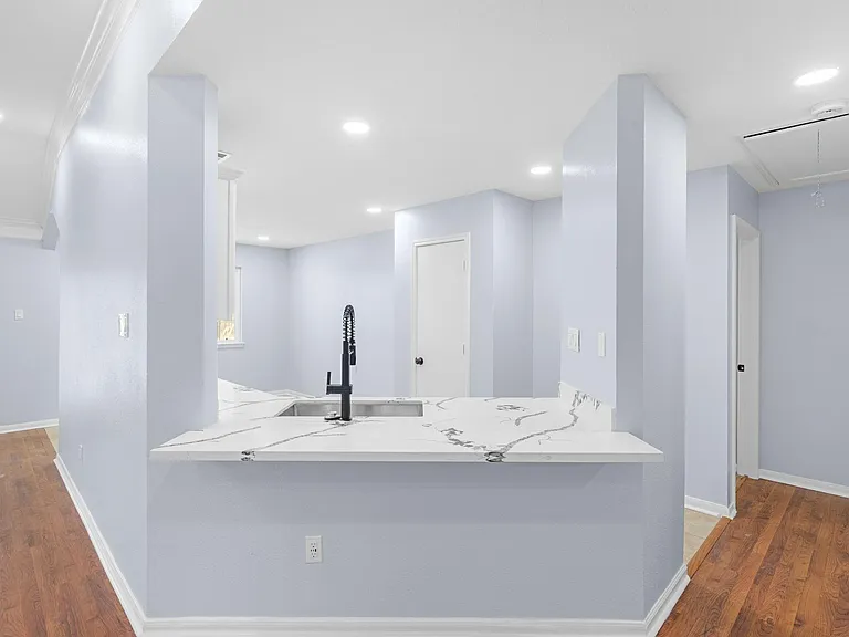 3910 Crystal Pass Ct — Photo 2