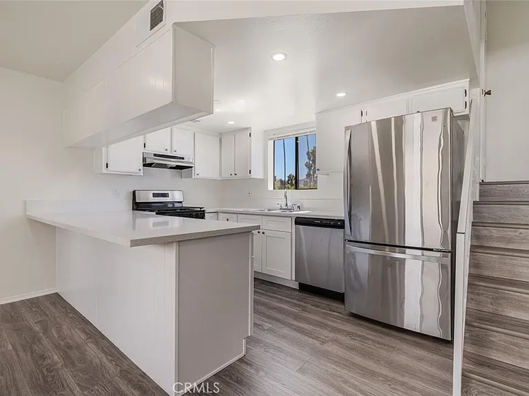 1129 Linden Ave #3 — Photo 5