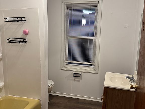 Bathroom w new floors