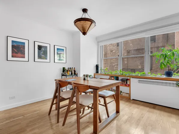 251 East 32nd Street image 7 of 13