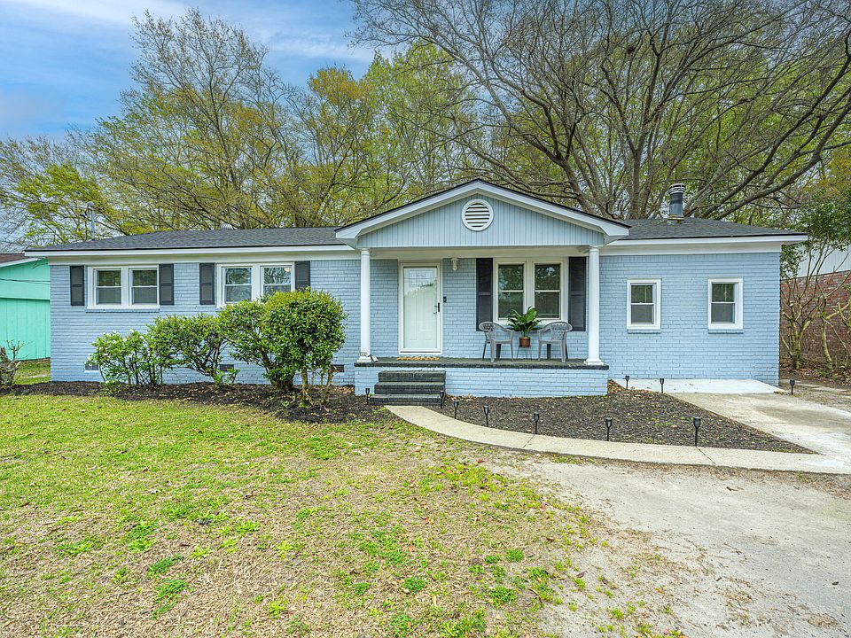 1st image of 814 Hoss Rd