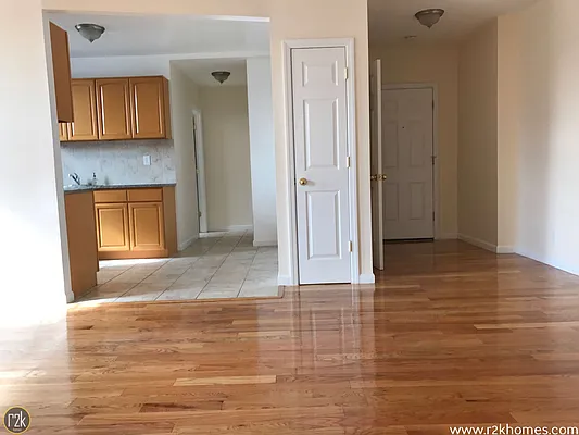 Rented by Realty 2000 Corp | media 5