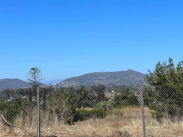904 Crest View Rd, Vista, CA 92081