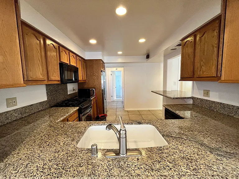 14525 Greenworth Dr — Photo 18